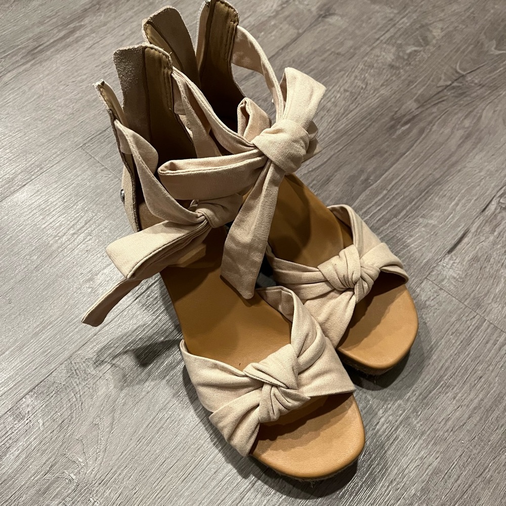 UGG wedges yarrow sandals